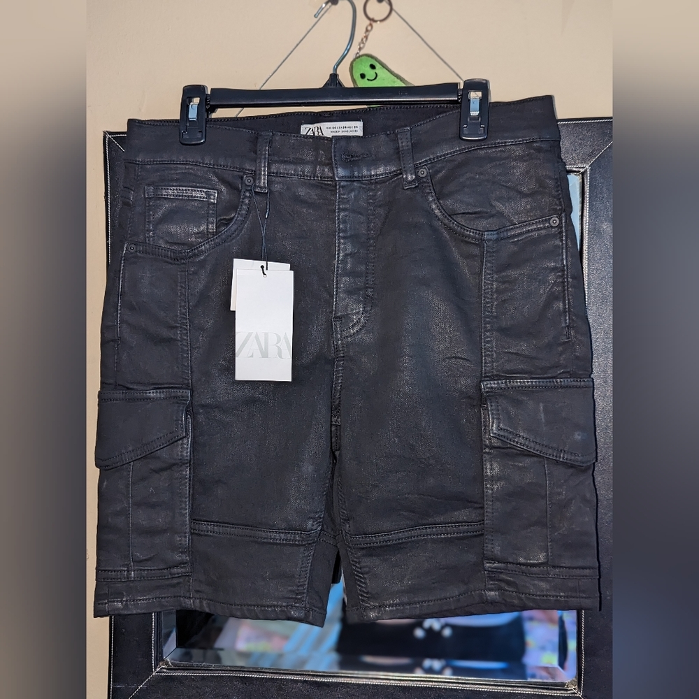 NWT ZARA mens black denim shorts- size 34
